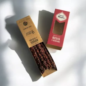 Incienso Natural Sagrada Madre de Rosas y Olíbano para el Amor caja abierta