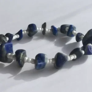 Pulsera de lapislazuli y mostacilla perlada