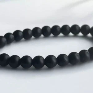 Pulsera de Ónix Mate: Elegancia y Protección